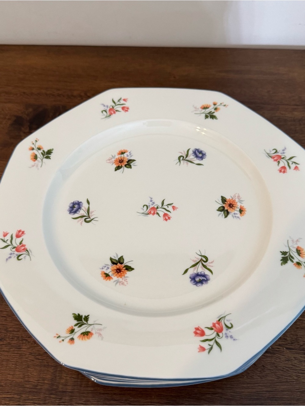 Wedgwood Bone China England Ivory SPRINGTIME Dinner Set 36 Pcs - Picture 4 of 13